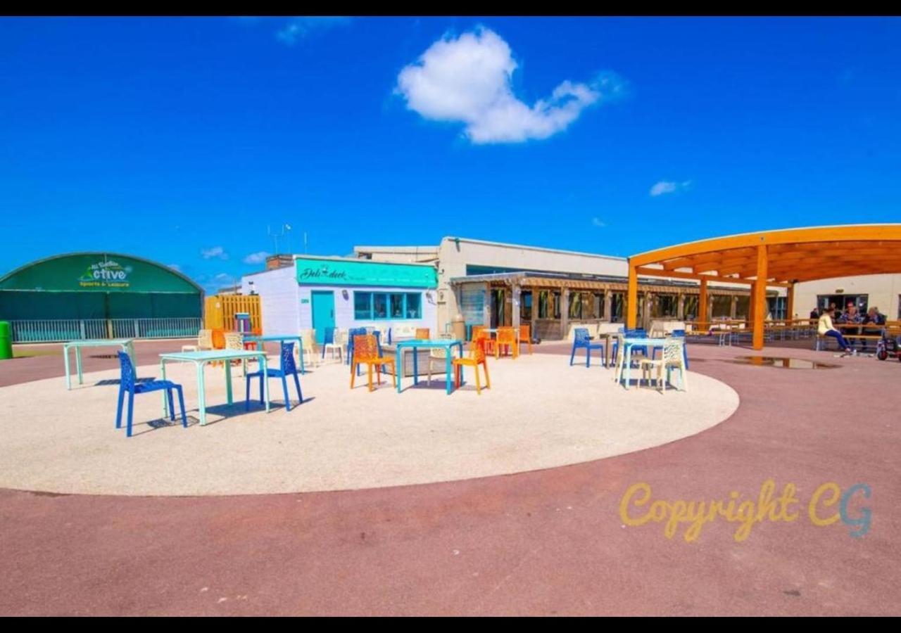 Mp768 - Camber Sands Holiday Park - Huge Lodge - Small Dog Friendly - Sleeps 8 المظهر الخارجي الصورة