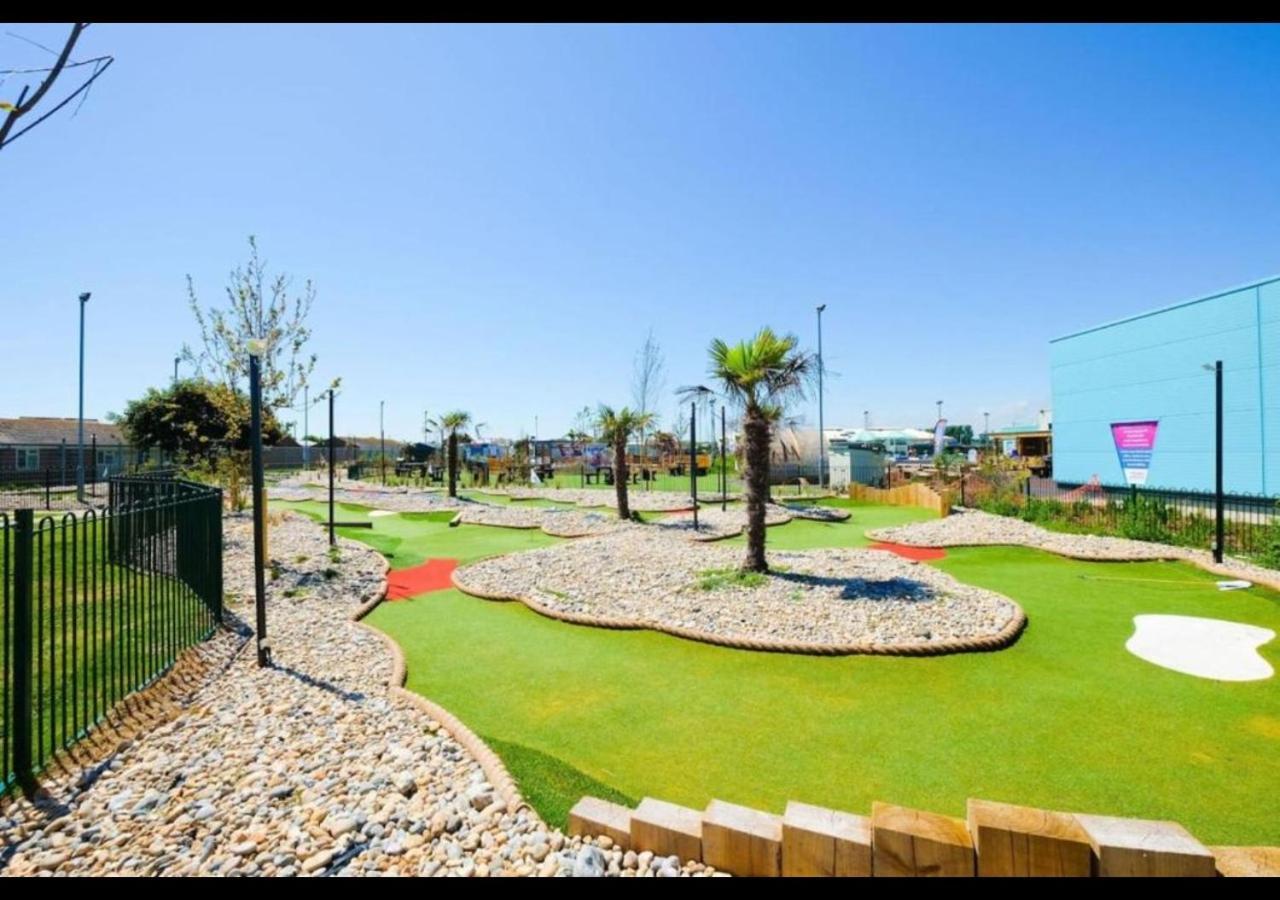Mp768 - Camber Sands Holiday Park - Huge Lodge - Small Dog Friendly - Sleeps 8 المظهر الخارجي الصورة